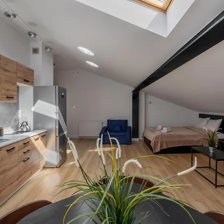 Close-golden In - Marcinkowskiego Apartment