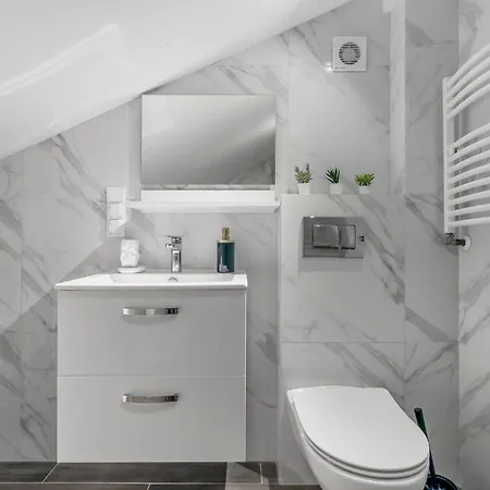 Close-golden In - Marcinkowskiego Apartment