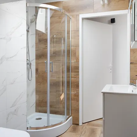 Close-golden In - Marcinkowskiego Apartment
